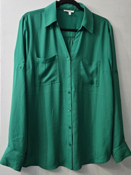 Maurices Tops - Maurices Emerald Green Button Down Blouse Roll Tab Sleeve Size Large
